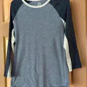 Young men’s Express baseball jersey  T-shirts size M​